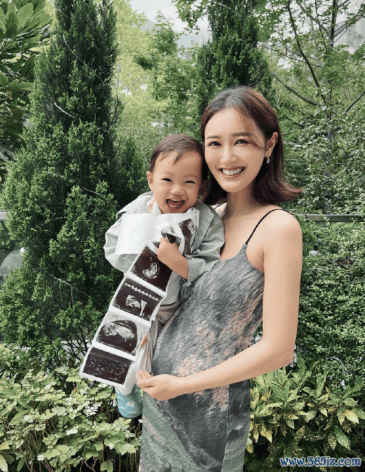 张宝儿通知怀二胎！老公袁伟豪称念念凑成“好”字